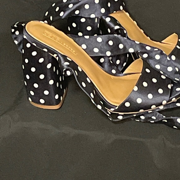 Navy blue polka dot strap up block heels 👠 - Picture 4 of 8